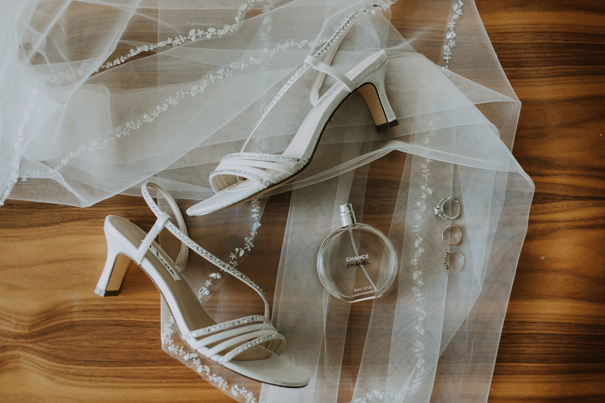 wedding veil and shoes details | romantic sarasota wedding photographer | romantic sarasota wedding | tampa wedding photographer | freehearted film co