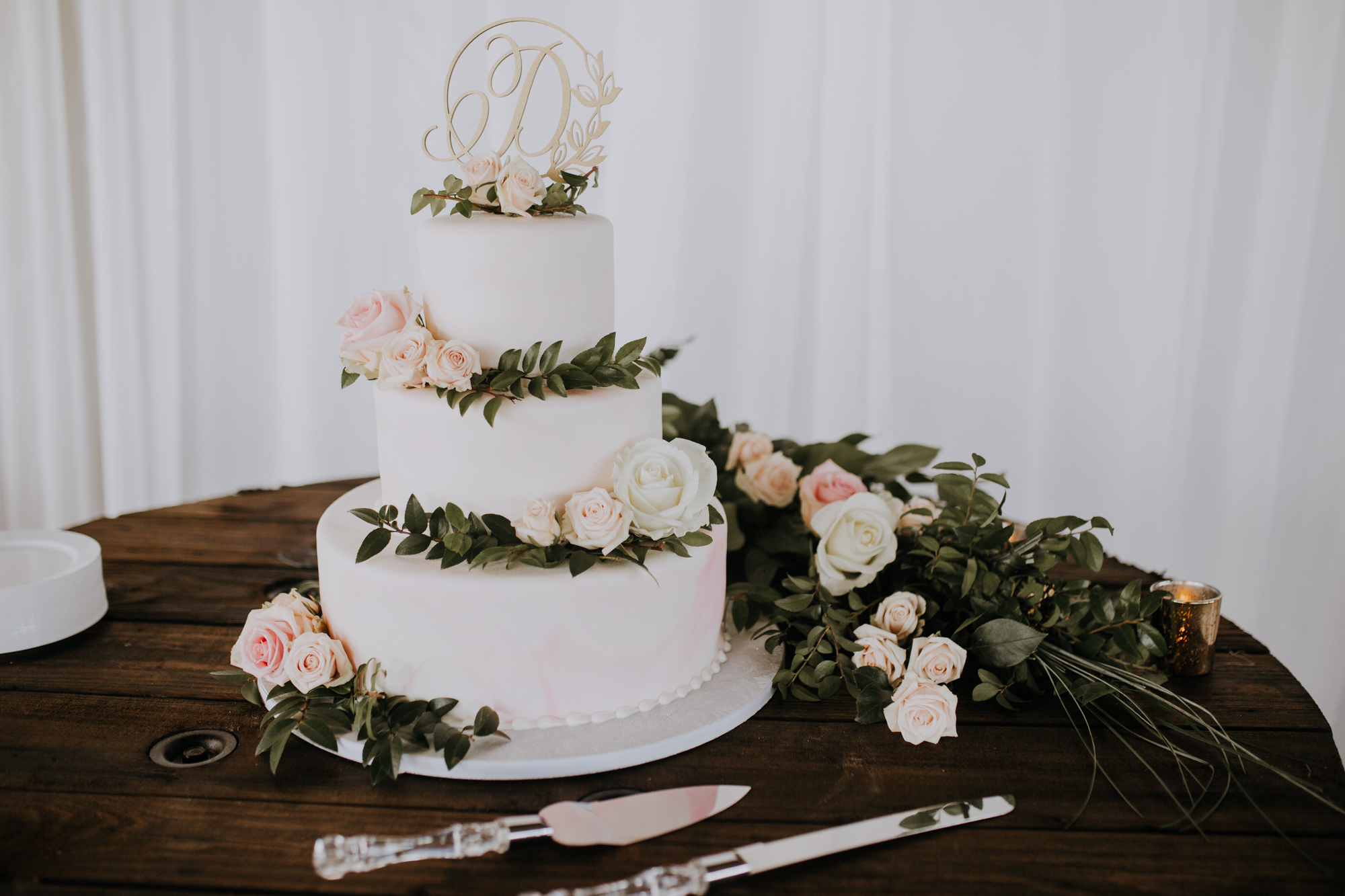 elegant boho wedding cake | elegant white and gold cake | elegant pink and gold wedding cake | boho reception | outdoor Florida wedding