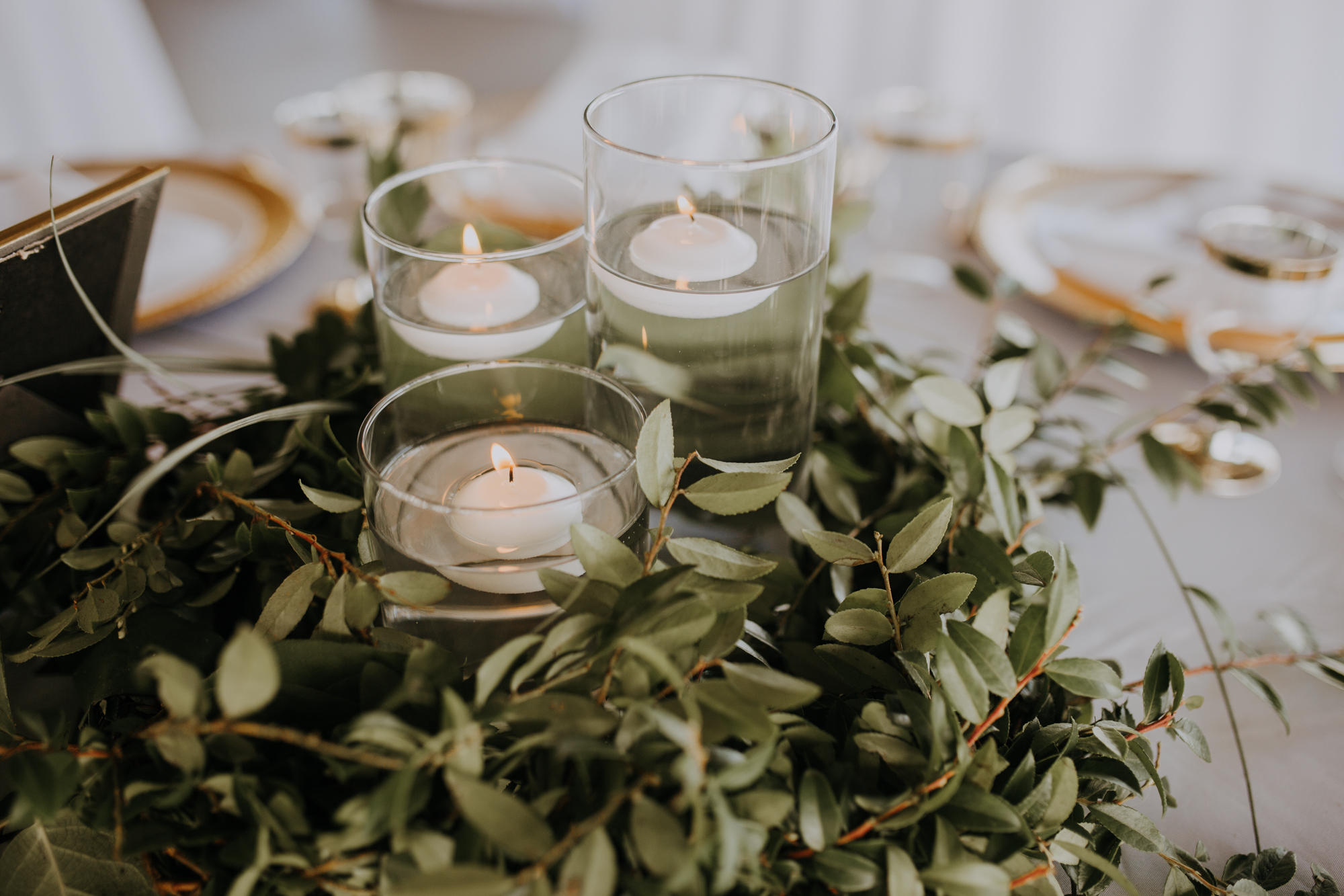 elegant boho place settings | elegant white and gold table setting | elegant white and green wedding table decor | boho reception | outdoor Florida wedding